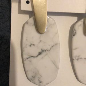 Kendra Scott Jewelry - Kendra Scott Aragon Drop Earrings NWT Kendra Scott Jewelry - Kendra Scott Aragon Drop Earrings NWT